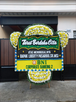 Papan Bunga Duka di Sadang Serang