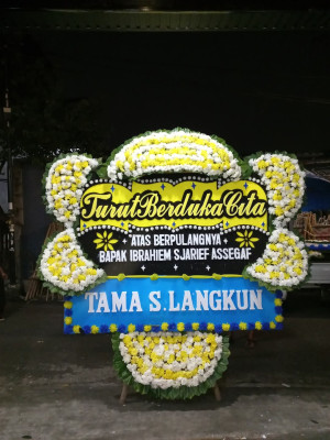 Papan Bunga Duka di Sadang Serang